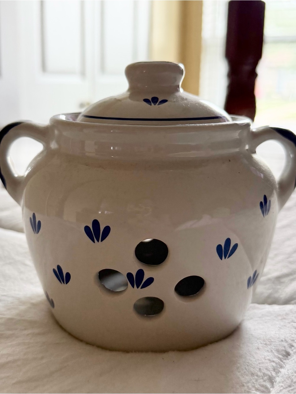 Norpro 5-Inch Ceramic Garlic Keeper - Picture 3 of 8